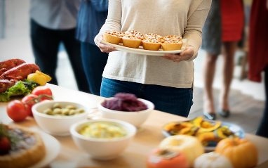Buffet ou repas assis : comparatif prix et avantages
